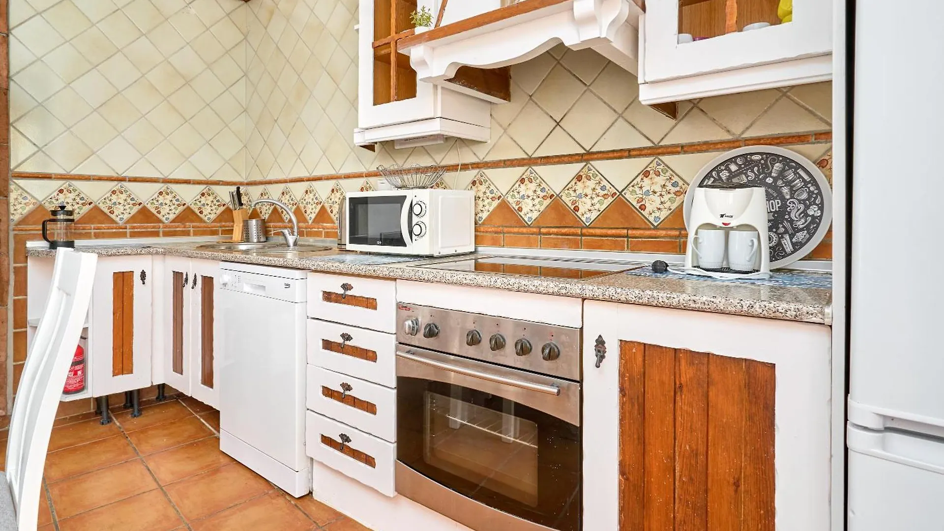 Villa Piedra Blanca Málaga 0*,  España